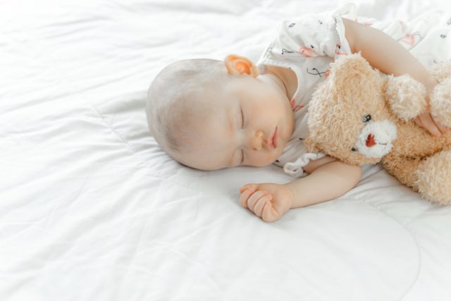 Pyjama pour bébé : les avantages d’en choisir avec des boutons pressions