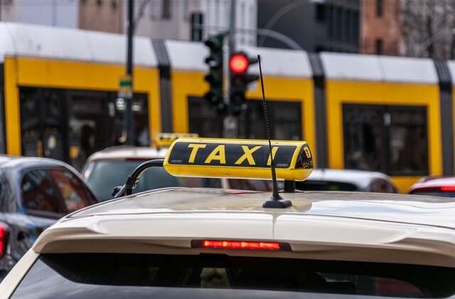 Astuce pour un taxi moins cher Paris : découvrez-la !